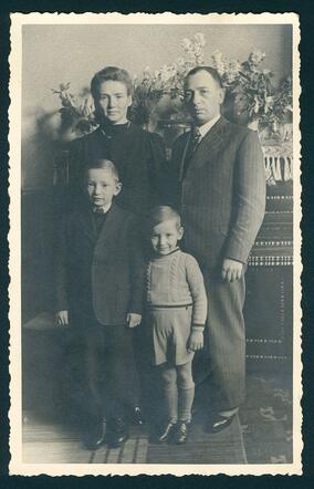 Leib Sack  and his family