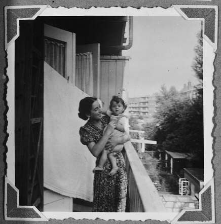 Suzanne Carola Hochherr with her mother Margot Edith Therèse Hochherr-Bähr in 1940
