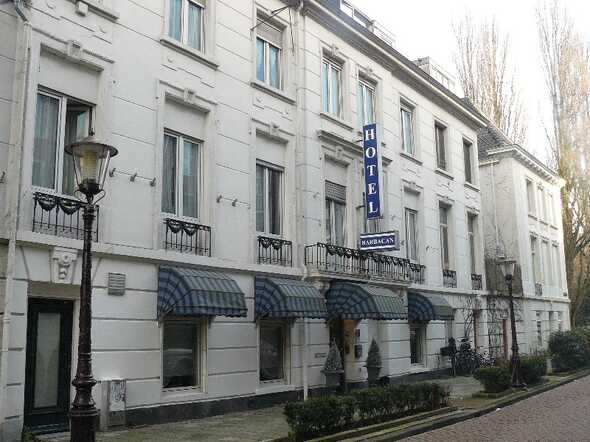 Hotel Barbacan
