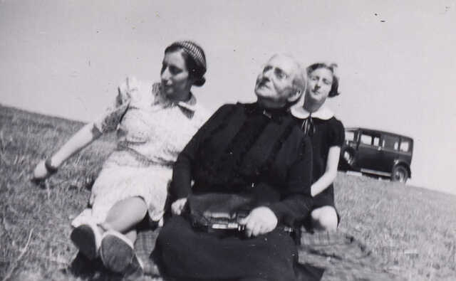Ida Straus-Mendel met haar dochter Luise Paula, juli 1938