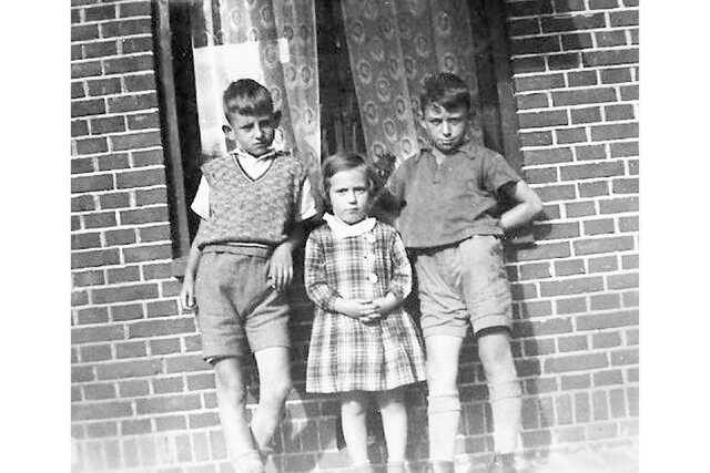 Salomon (left), Margaretha and Izaäk Heiman Ikkersheim