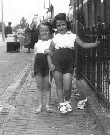 Nanna Bril left and an unknown girl (right), around 1939
