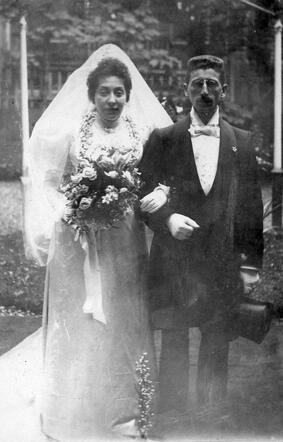 Wedding photo of Simon Stranders and Naatje Asser.