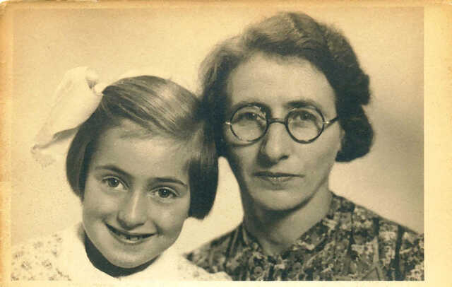 Aletta Elisabeth Italiewith her mother Jeannette Italie-de Winter