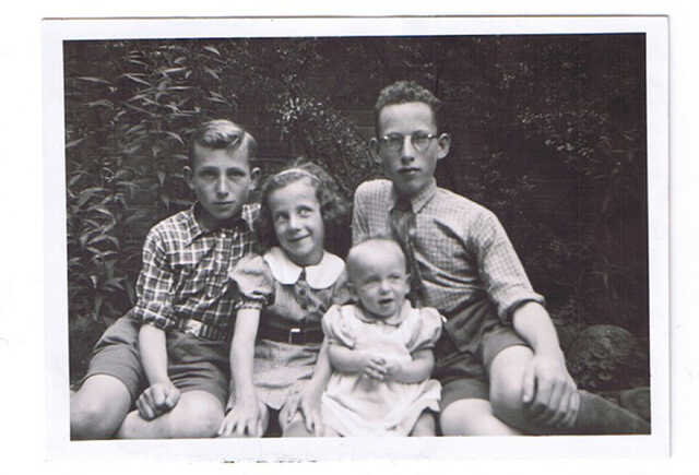 Jacob, Elisabeth, Henriette, Isidore Monnikendam