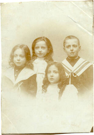 Jacob (Jaap) Winkel met zijn broertje en zussen, 1895