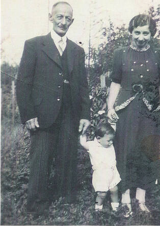 Léon Jacob with his grandparents Benjamin and Bartha Valk-Wallage