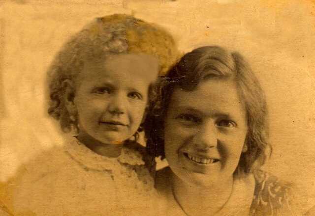 Jeannette Horwitz and Carolina Stella Os