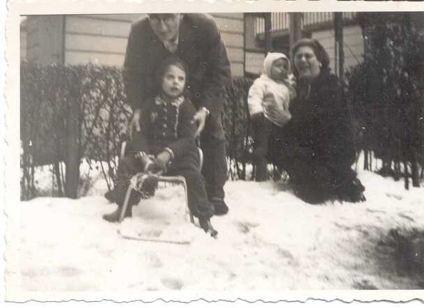 Riet met de ouders van Jaantje (Jenny) en nichtje.