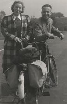 Mary Bijl en Sigmund Boekdrukker op vakantie 1941