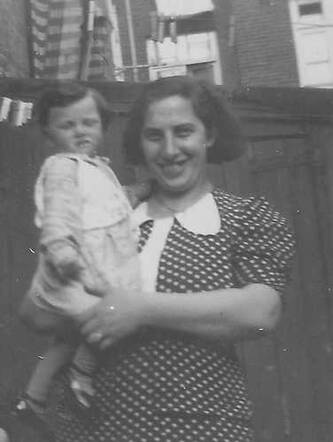 Johanna Bromet with her mother Helena Bromet- Root