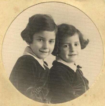 Johanna Stella (Noekie) and Marieke Grietje (Rietje) van der Veen