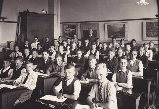 Jongensschool aan de Jacobijnerstraat, leraar heer Visser