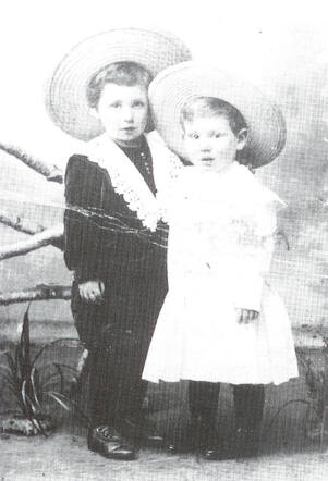 Jeugdfoto van Jozua (Josi) Klein en zijn broertje