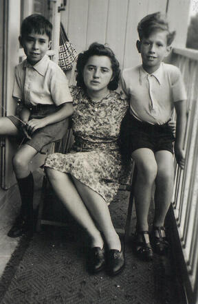 Hermann Kesten (right) with his cousins