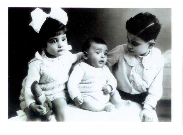 Louise Sophie (Loesje) Khan en Harry Nico (Hans) Khan with their little brother (who survived the war)
