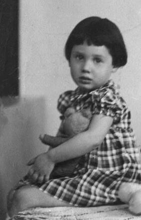 Klara (Carla) Jas (cutting), summer 1942