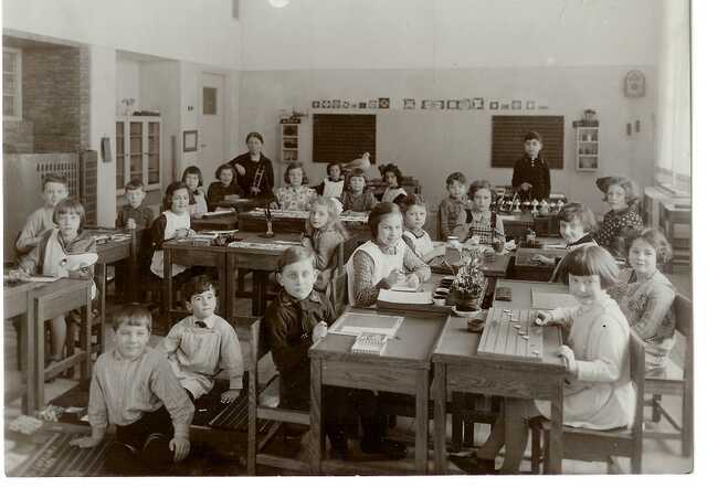 Klas D van de 1e Montessorischool aan de Corellistraat in Amsterdam, 1928