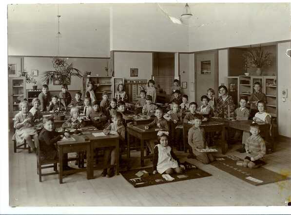 Klas D van de 1e Montessorischool aan de Corellistraat in Amsterdam, 1930