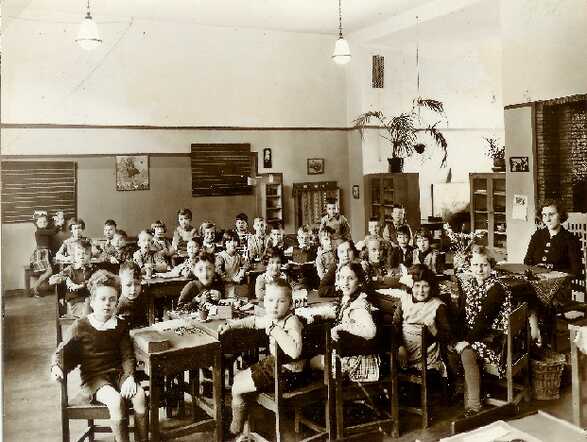 Klas F van de 1e Montessorischool aan de Corellistraat in Amsterdam, 1936
