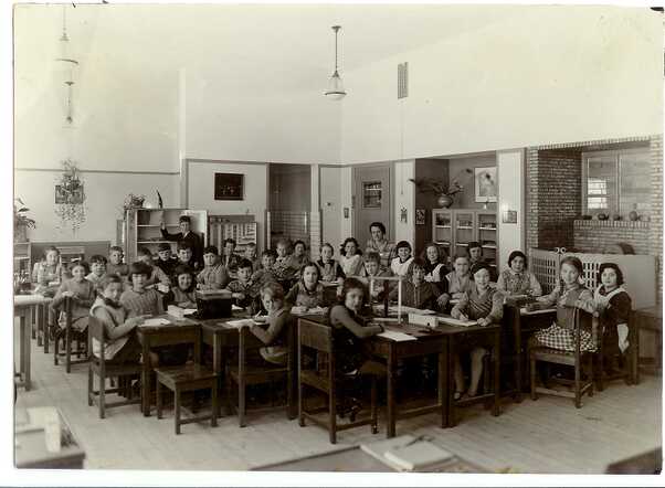 Klas H van de 1e Montessorischool aan de Corellistraat in Amsterdam, 1930