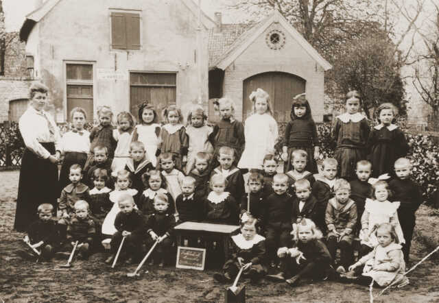 Klassenfoto van Bethje Meijer-Meijer, 31 maart 1920