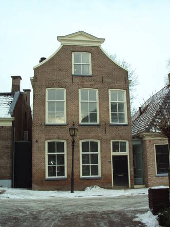 Kloosterstraat 9, Assen, woonhuis,café,dansschool van Sara (Janna) en Mozes Marcus Engers, 1810-1878