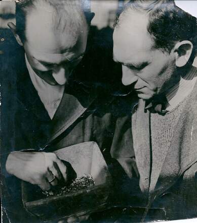 Leendert Arbeid ( rechts) bij Asscher met Jan Versteeg