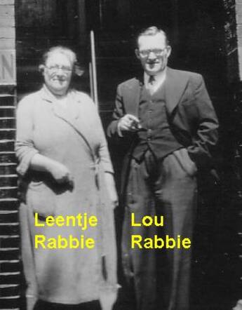 Leentje Rabbie-Rabbie met haar broer