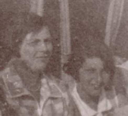Leentje van IJssel-Hofstede met haar tante en stiefmoeder Eva Hofstede-Coster