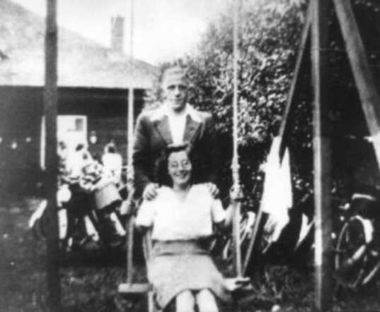 Carla de Leeuw met haar verloofde Willem Kel