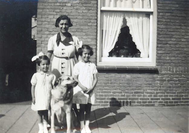 Annette (left) en Cato Leviticus