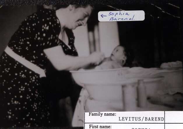 Sophia Levitus-Barend met één van haar dochters