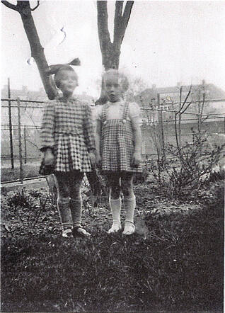 Cato Eva (Tootje) Lindenbaum (left)