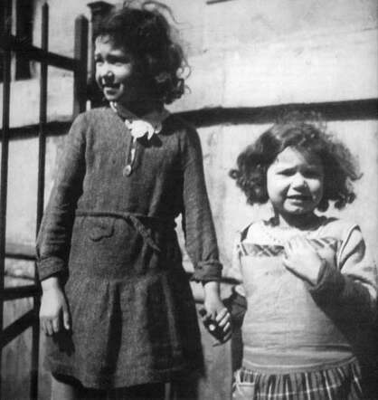 Lotte en Henny Adler, Frankfurt 1935