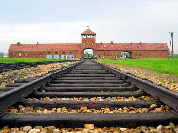 MaingateAuschwitz