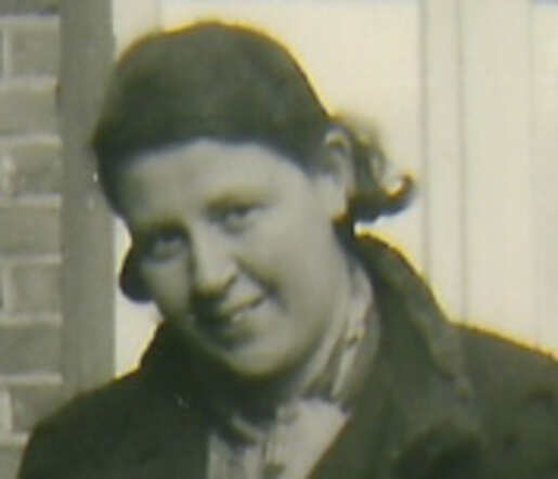 Marianne Adelheid Paula Grobfeld-Kannegieter (cutting)