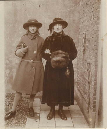 Marie Hakker en Rachel Hakker-Wijnman