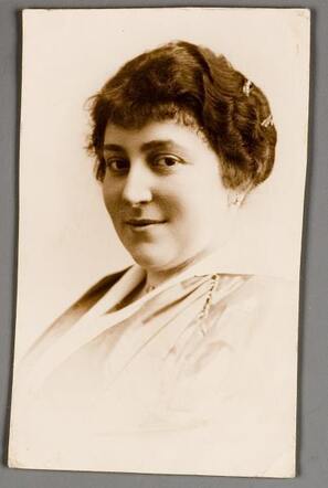 Mariette Bartels-Davids, 1932