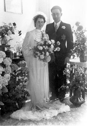 Maurits David Jakobs en Bertha Levi op hun trouwdag, zomer 1942