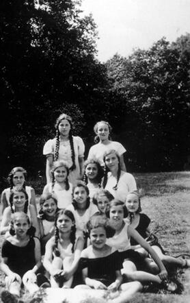 Meisjes uit het Joodse Weeshuis van Frankfurt, 1937