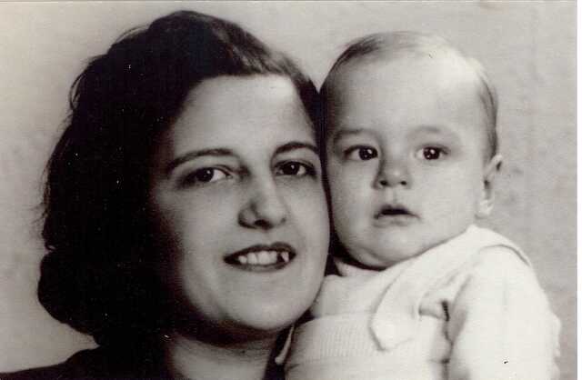 Jacob Maurits Jacques (Japie) with his mother Celine Minder-Goudsmit