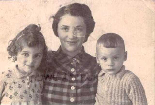 Moeder en kinderen Menko laatste foto 1942
