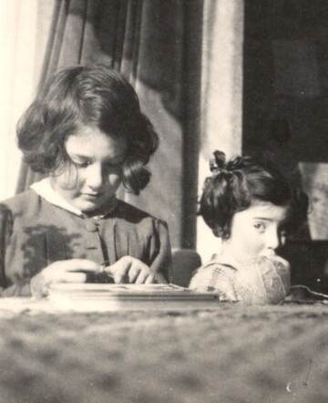 Betty (left) and Johanna (Hanny) Mol