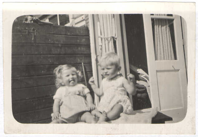 Sonja Muijs (left)