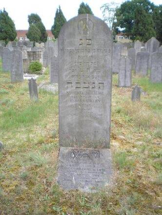 Headstone of Nehemia de Lieme