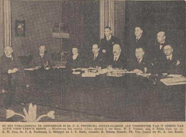 Nieuwsblad van Friesland: Hepkema's  Courant 26 februari 1936, pag. 5.  Levie (Louis) Snapper.