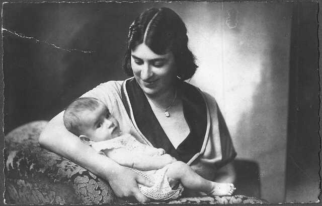 Dora Grietje Norden, with her mother Dora Norden-Keizer