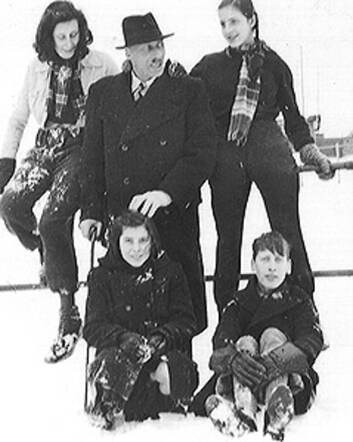 Willy, Klaus en Helga Deen, Gerda Nothmann en een vriendin