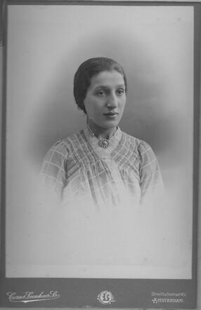 Flora Nussbaum-Pekel.